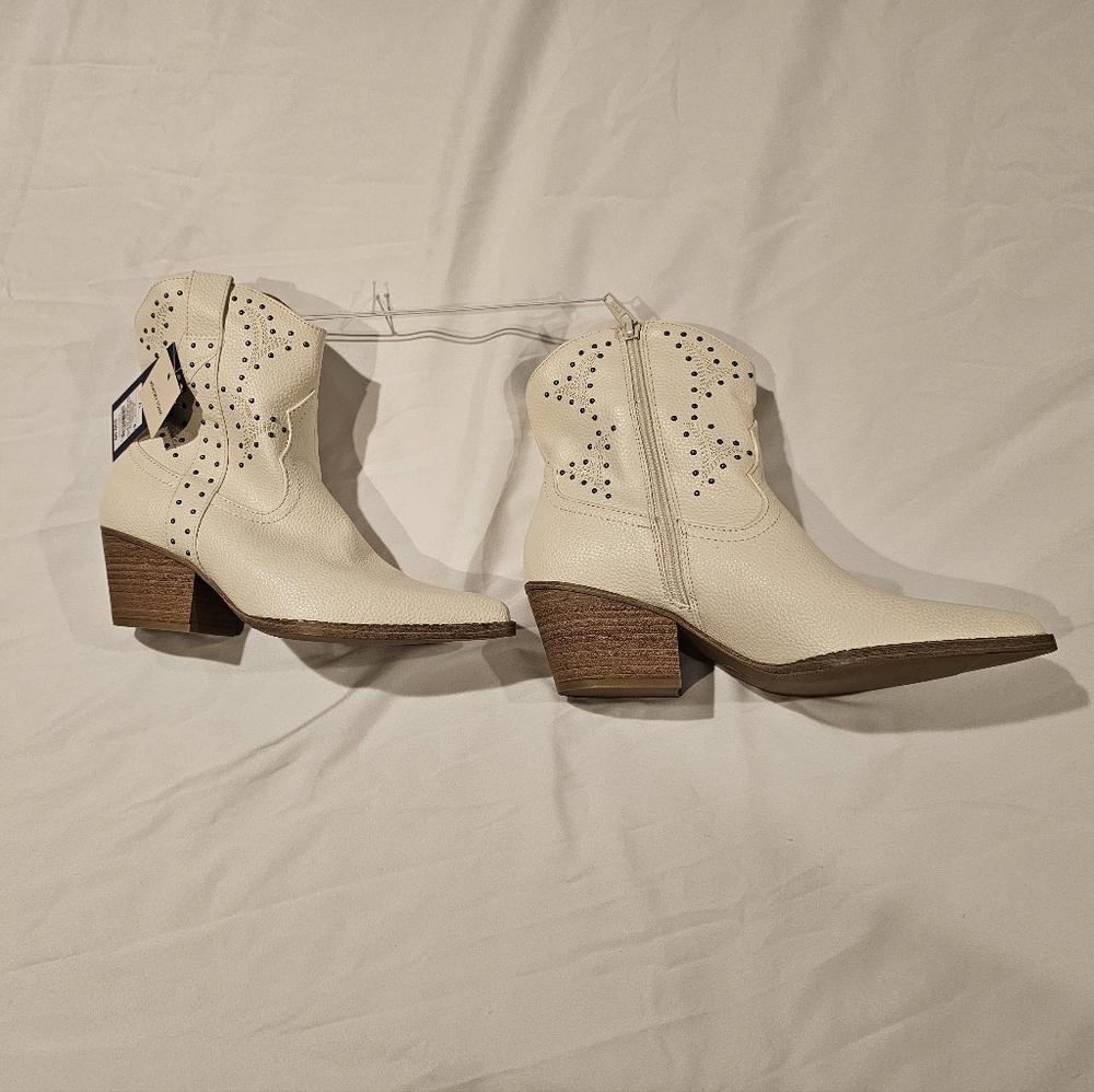 NWT Universal‎ Thread Women's Cream Western Boots Size 7.5 - Picture 4 of 9